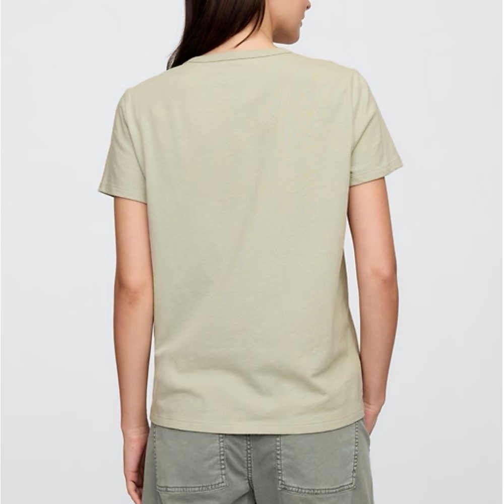 GAP Women's West Coast Short Sleeve t-shirt - Picture 2 of 6